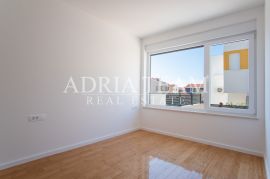 TROSOBAN PENTHOUSE U NOVOGRADNJI, BLIZINA MORA - NOVALJA, PAG, Novalja, Διαμέρισμα