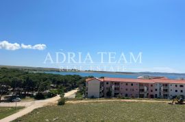 DVOETAŽNI APARTMAN S POGLEDOM NA MORE, 200 M OD PLAŽE, PAG - POVLJANA, Povljana, Wohnung