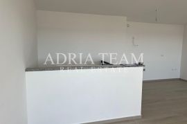 DVOETAŽNI APARTMAN S POGLEDOM NA MORE, 200 M OD PLAŽE, PAG - POVLJANA, Povljana, Wohnung