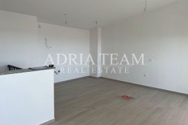 DVOETAŽNI APARTMAN S POGLEDOM NA MORE, 200 M OD PLAŽE, PAG - POVLJANA, Povljana, Kвартира