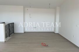 DVOETAŽNI APARTMAN S POGLEDOM NA MORE, 200 M OD PLAŽE, PAG - POVLJANA, Povljana, Appartement