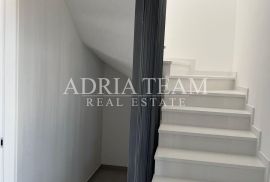 DVOETAŽNI APARTMAN S POGLEDOM NA MORE, 200 M OD PLAŽE, PAG - POVLJANA, Povljana, Appartement