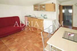 APARTMANSKA KUĆA S 5 APARTMANA, 170 M OD MORA, VIR - ZADAR, Vir, Σπίτι