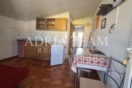 APARTMANSKA KUĆA S 5 APARTMANA, 170 M OD MORA, VIR - ZADAR, Vir, Ev