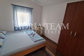 APARTMANSKA KUĆA S 5 APARTMANA, 170 M OD MORA, VIR - ZADAR, Vir, Дом