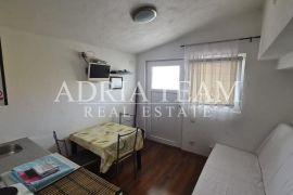 APARTMANSKA KUĆA S 5 APARTMANA, 170 M OD MORA, VIR - ZADAR, Vir, Σπίτι