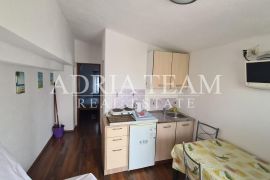 APARTMANSKA KUĆA S 5 APARTMANA, 170 M OD MORA, VIR - ZADAR, Vir, Maison