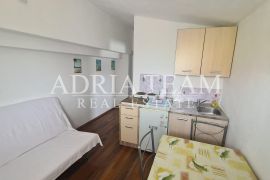 APARTMANSKA KUĆA S 5 APARTMANA, 170 M OD MORA, VIR - ZADAR, Vir, Haus