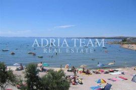 APARTMANSKA KUĆA S 5 APARTMANA, 170 M OD MORA, VIR - ZADAR, Vir, Haus