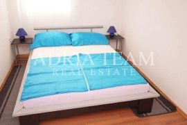 APARTMANSKA KUĆA S 5 APARTMANA, 170 M OD MORA, VIR - ZADAR, Vir, Famiglia