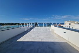 APARTMAN NA 2. KATU STAMBENE ZGRADE, POGLED NA MORE - DIKLO, ZADAR, Zadar, Stan