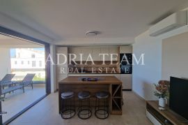 PRILIKA!!! APARTMAN NA 2. KATU STAMBENE ZGRADE, POGLED NA MORE - DIKLO, ZADAR, Zadar, Appartment