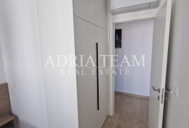 PRILIKA!!! APARTMAN NA 2. KATU STAMBENE ZGRADE, POGLED NA MORE - DIKLO, ZADAR, Zadar, Appartment