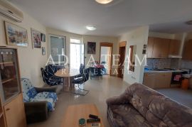 AKCIJA!! APARTMAN U PRIZEMLJU STAMBENE ZGRADE - DRAGE, Pakoštane, Appartment