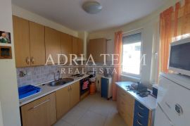 AKCIJA!! APARTMAN U PRIZEMLJU STAMBENE ZGRADE - DRAGE, Pakoštane, Appartamento