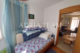 AKCIJA!! APARTMAN U PRIZEMLJU STAMBENE ZGRADE - DRAGE, Pakoštane, Flat