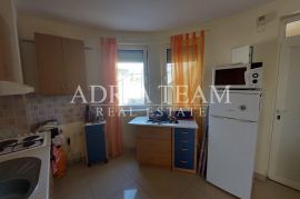 AKCIJA!! APARTMAN U PRIZEMLJU STAMBENE ZGRADE - DRAGE, Pakoštane, Stan