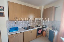 AKCIJA!! APARTMAN U PRIZEMLJU STAMBENE ZGRADE - DRAGE, Pakoštane, Flat