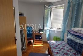 AKCIJA!! APARTMAN U PRIZEMLJU STAMBENE ZGRADE - DRAGE, Pakoštane, Appartment