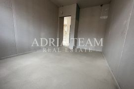 APARTMANI U STAMBENOJ ZGRADI U NOVOGRADNJI, PREKRASAN POGLED, 45 m OD MORA - VINJERAC, Posedarje, Wohnung