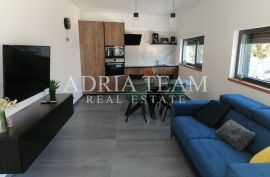 APARTMANI U URBANOJ VILI S BAZENOM, 250 m OD MORA, VIR - ZADAR, Vir, Διαμέρισμα