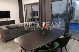 APARTMANI U URBANOJ VILI S BAZENOM, 250 m OD MORA, VIR - ZADAR, Vir, Apartamento