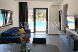 APARTMANI U URBANOJ VILI S BAZENOM, 250 m OD MORA, VIR - ZADAR, Vir, Wohnung