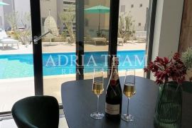 APARTMANI U URBANOJ VILI S BAZENOM, 250 m OD MORA, VIR - ZADAR, Vir, Διαμέρισμα