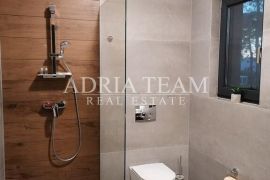 APARTMANI U URBANOJ VILI S BAZENOM, 250 m OD MORA, VIR - ZADAR, Vir, Apartamento