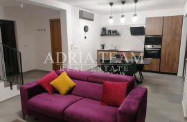 APARTMANI U URBANOJ VILI S BAZENOM, 250 m OD MORA, VIR - ZADAR, Vir, Stan