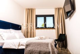 APARTMANI U URBANOJ VILI S BAZENOM, 250 m OD MORA, VIR - ZADAR, Vir, Διαμέρισμα