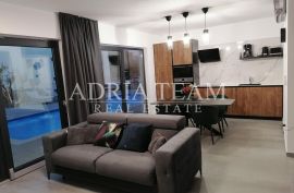 APARTMANI U URBANOJ VILI S BAZENOM, 250 m OD MORA, VIR - ZADAR, Vir, Appartement