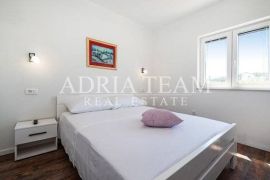 KUĆA PRIZEMNICA S POGLEDOM NA MORE, 350 M OD MORA, LJUBAČ - ZADAR, Ražanac, House