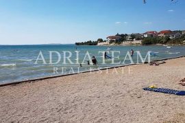 KUĆA PRIZEMNICA S POGLEDOM NA MORE, 350 M OD MORA, LJUBAČ - ZADAR, Ražanac, Famiglia