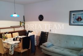 APARTMAN NA PRVOM KATU STAMBENE ZGRADE S POGLEDOM NA MORE - NOVALJA, PAG, Novalja, Wohnung