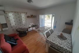 Lijepa kuća sa apartmanima u Kamporu 150m od mora, Rab, House