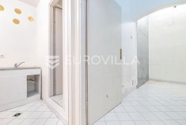 Zagreb, strogi centar, ulični poslovni prostor 98 m2, Zagreb, Commercial property