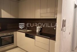 Istra, Rovinj, novo adaptiran stan NKP 65 m2 na super lokaciji s pogledom na stari grad, Rovinj, Appartment