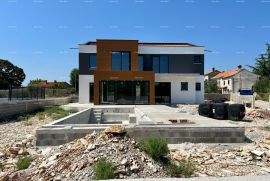Kuća Prodajemo kuću u završnoj fazi gradnje, Juršići, Svetvinčenat, Kuća