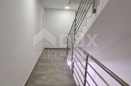 OTOK PAG, MANDRE - Kvalitetna novogradnja 40m od mora, Kolan, Appartamento