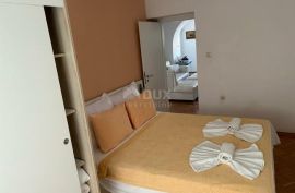 CRIKVENICA, SELCE- kuća s 4 apartmana na 30 metara od mora, Crikvenica, Famiglia