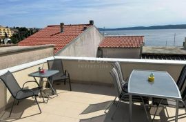 CRIKVENICA, SELCE- kuća s 4 apartmana na 30 metara od mora, Crikvenica, Дом