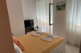 CRIKVENICA, SELCE- kuća s 4 apartmana na 30 metara od mora, Crikvenica, Famiglia