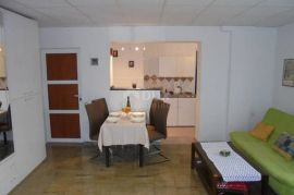 SENJ - kuća, 5 apartmana i poslovni prostor, Senj, House