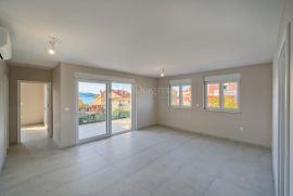 BRODARICA- 1.KAT U NOVOGRADNJI 120M OD MORA BS2, Šibenik - Okolica, Flat