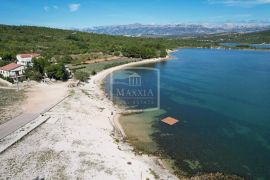 Pridraga - građevinsko zemljište 2162m2; odlična prilika! 109000€, Novigrad, Arazi