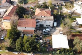 Kuća sa prostranom okućnicom 250 m od mora, Umag,okolica, Istra, Umag, House