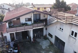 Kuća sa prostranom okućnicom 250 m od mora, Umag,okolica, Istra, Umag, House