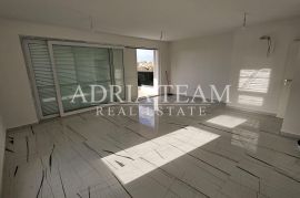 APARTMAN S OTVORENIM POGLEDOM NA MORE, 80 M OD MORA, VIR - JUŽNA STRANA, Vir, Appartement