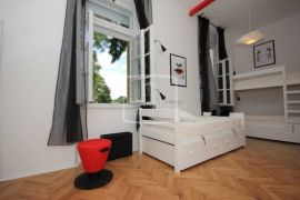 Zadar - Relja izniman hostel sa uhodanim poslovanjem, lokacija!! 440000€, Zadar, Poslovni prostor